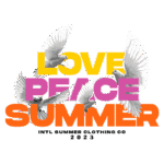Texto alternativo: Design gráfico colorido com as palavras "Love", "Peace" e "Summer", acompanhadas por pombas brancas em voo, representando a marca INTL Summer Clothing Co. para 2023.