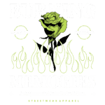 Design gráfico de uma rosa verde envolta em chamas, com as palavras "BURNING MEMORIES" e "STREETWEAR APPAREL". A imagem simboliza a efemeridade das memórias e a beleza passageira, destacando elementos de streetwear e arte urbana.