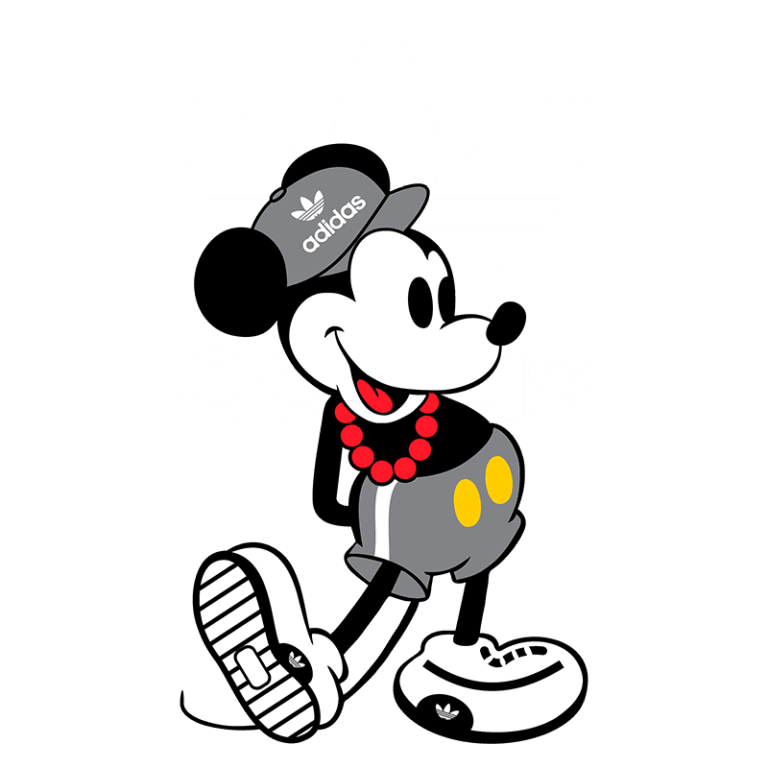 Mickey Mouse vestindo roupas da Adidas, com boné e tênis, posando em frente ao logo da marca. Estilo urbano e moderno, destacando a colaboração entre Disney e Adidas.