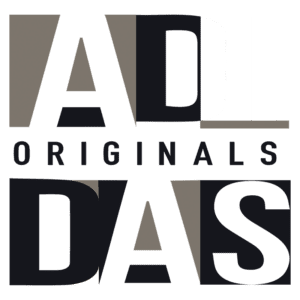 Logotipo da Adidas Originals com letras estilizadas em verde, preto e bege, representando a marca de moda esportiva.