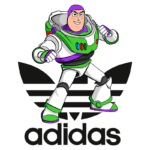 Personagem Buzz Lightyear em pose de combate, com traje espacial verde e branco, em frente ao logotipo da Adidas.
