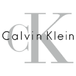 Logotipo da marca Calvin Klein, apresentando as letras "CK" em destaque, com o nome completo da marca escrito abaixo. Ideal para identificar produtos de moda e fragrâncias de luxo.