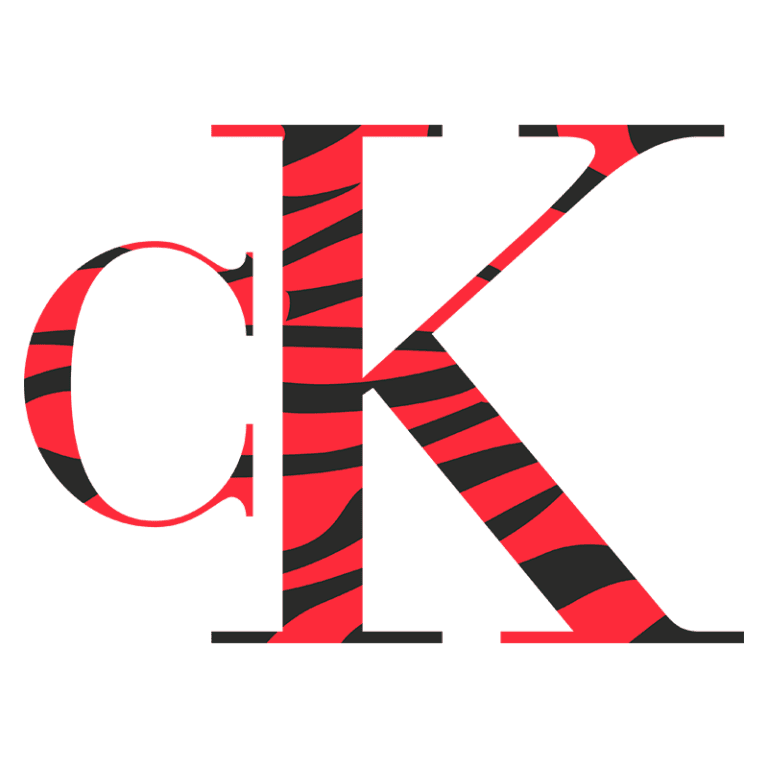 Logotipo estilizado da marca CK, apresentando a letra "c" em vermelho e a letra "K" com um padrão de listras pretas e vermelhas. Ideal para identificar a identidade visual da marca no contexto de moda e design.