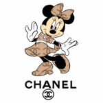 Minnie Mouse estilizada com traje de assinatura da Chanel, apresentando detalhes em tecido marrom claro com o icônico logotipo da marca, posando de forma alegre com o logo da Chanel em destaque na parte inferior.