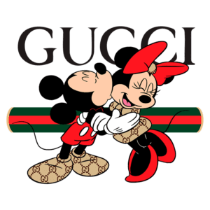 Mickey e Minnie Mouse se abraçando, com roupas inspiradas na Gucci, em um fundo que destaca o logotipo da marca.