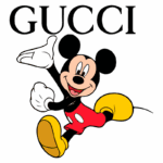 Logo da Gucci com o personagem Mickey Mouse sorridente, vestido com calças vermelhas e luvas brancas, fazendo um gesto de saudação.
