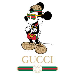 Mickey Mouse estilizado com roupas da Gucci, usando óculos de sol e chapéu, com um fundo que destaca o logotipo da marca. Ideal para conteúdo relacionado a moda e cultura pop.