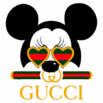 Ilustração de um rosto de urso estilizado com orelhas de rato, usando óculos em forma de coração nas cores da marca Gucci, com o logotipo da Gucci em destaque abaixo. Ideal para moda e design.