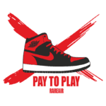 Tênis Air Jordan 1 em estilo gráfico com cores vermelho e preto, acompanhado da frase "PAY TO PLAY RARE AIR" em destaque. Ideal para fãs de streetwear e cultura sneaker.