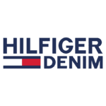 Logotipo da marca Hilfiger Denim, apresentando o nome em letras grandes e azul, com um detalhe em vermelho e uma linha vertical estilizada, representando a estética casual e moderna da moda denim.