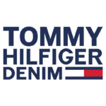 Logotipo da marca Tommy Hilfiger Denim, destacando o nome em letras maiúsculas na cor azul escura com uma faixa vermelha e branca. Ideal para identificação de produtos de moda denim.