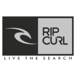 Logo da Rip Curl com o slogan "Live the Search", destacando a cultura do surf e produtos relacionados ao estilo de vida praiano.