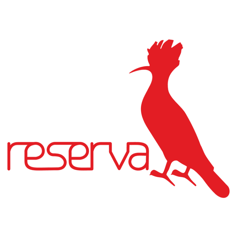 Logotipo da marca Reserva, apresentando um pássaro estilizado em vermelho ao lado do nome "reserva", também em vermelho, representando um olhar moderno e criativo na identidade visual da empresa.