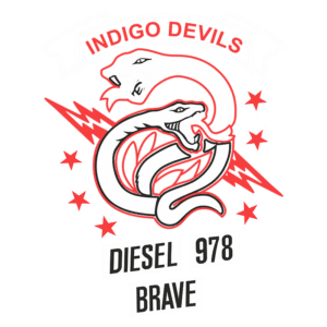 Logotipo da equipe Indigo Devils, apresentando duas serpentes entrelaçadas, estrelas vermelhas e elementos gráficos em estilo de relâmpago. Abaixo, as palavras "Diesel 978" e "Brave" em destaque.