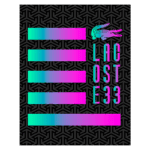 Design gráfico moderno da marca Lacoste, apresentando elementos em tons de rosa e azul, com o logotipo "LACOSTE33" em destaque. O fundo possui um padrão geométrico preto que complementa os elementos coloridos.