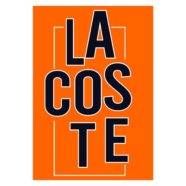 Logotipo da marca Lacoste em fundo laranja, destacando o nome em letras maiúsculas pretas, representando a moda e estilo.