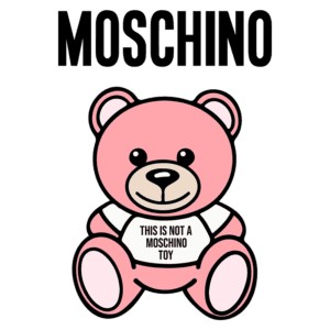 Urso de pelúcia rosa com a inscrição "THIS IS NOT A MOSCHINO TOY" em uma camiseta branca, acompanhado do logotipo da marca Moschino acima. Ideal para representar a coleção de moda infantil e acessórios da marca.