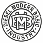 Logotipo da marca Diesel Modern Basic Industry, com o design da letra M sobreposta a um círculo contendo o nome da marca e informações sobre a indústria.