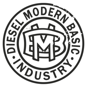 Logotipo da marca Diesel Modern Basic Industry, com o design da letra M sobreposta a um círculo contendo o nome da marca e informações sobre a indústria.