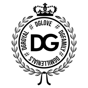 Logotipo da marca DG, apresentando as letras "DG" em destaque, cercado por uma coroa e uma guirlanda de folhas, com hashtags como #DGROYAL, #DGLOVE, #DGFAMILY e #DGEMILLENIALS, simbolizando a comunidade e a identidade da marca.