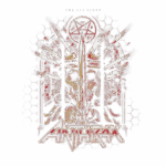 Imagem com o logotipo da banda de metal Anthrax, apresentando uma ilustração de um esqueleto de rei com uma espada. O fundo tem elementos gráficos que incluem facas e um pentagrama, refletindo o estilo intenso e sombrio característico da banda.