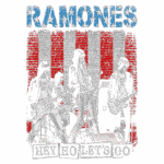Imagem da banda Ramones em performance, com fundo de tijolos e a bandeira americana estilizada. Os membros da banda estão tocando instrumentos, transmitindo a essência do punk rock, com a frase "Hey Ho Let’s Go" destacada embaixo.
