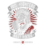 Design de camiseta da banda Foo Fighters, apresentando uma figura de estilo gráfico expressivo, cantando em um microfone. O fundo possui raios vermelhos radiais e a inscrição "Best of You". Elementos adicionais incluem uma guitarra e a frase "I swear I'll never give in", destacando a energia do rock.
