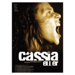 Pôster do filme "Cássia Eller", dirigido por Paulo Henrique Fontenelle, com imagem impactante de uma mulher com cabelo solto, expressando emoção intensa ao gritar. O design destaca o nome "Cássia Eller" em letras grandes e brancas.
