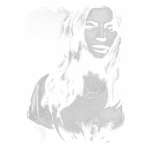 Imagem em preto e branco com destaque em verde, retratando uma mulher com cabelos longos, usando uma camiseta e várias correntes. O fundo apresenta uma assinatura no canto superior esquerdo. Ideal para temas relacionados à cultura pop e arte digital.