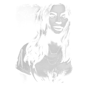 Imagem em preto e branco com destaque em verde, retratando uma mulher com cabelos longos, usando uma camiseta e várias correntes. O fundo apresenta uma assinatura no canto superior esquerdo. Ideal para temas relacionados à cultura pop e arte digital.