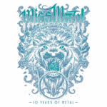 Arte comemorativa do décimo aniversário da banda Miss May I, apresentando um leão feroz com detalhes intricados e tons de azul, simbolizando a energia e a força do metal.