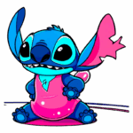 Personagem Stitch extraterrestre, com grandes olhos pretos e um sorriso esperto, vestindo uma camisa rosa e um lenço azul. Ele tem orelhas longas e uma cauda pequena, posando de forma amigável. Ideal para fãs da animação "Lilo & Stitch".