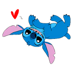 Desenho Stitch azul com orelhas grandes e rosa, deitado de costas e sorrindo. Um coração vermelho está ao lado, simbolizando alegria e amor.