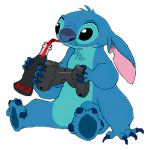 Personagem Stitch azul segurando um controle de videogame enquanto bebe Coca-Cola, representando um momento divertido de gaming.