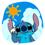 Personagem Stitch de Lilo & Stitch com expressão triste, segurando um papel, em um dia ensolarado, com céu azul e nuvens brancas ao fundo.