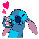 Stitch, personagem famoso da Disney, sorrindo enquanto tira uma selfie com um smartphone, cercado por corações rosa, expressando amor e alegria.