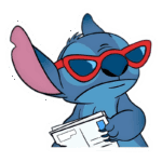 Personagem de desenho animado Stitch usando óculos vermelhos e segurando cartas, com expressão confusa e corpo azul.