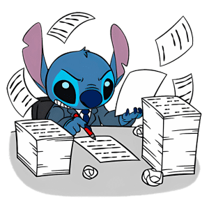 Stitch, personagem animado, vestido com um terno, está sentado à mesa cercado por pilhas de papéis e desgastados. Ele escreve intensamente em um documento enquanto folhas voam ao seu redor, representando uma atmosfera de trabalho agitado.